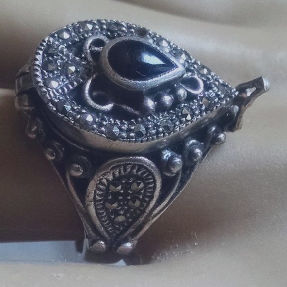 Jewelry - Vintage Unique Rare Collectible Poison Black Onyx Marcasite Gemstone Ring